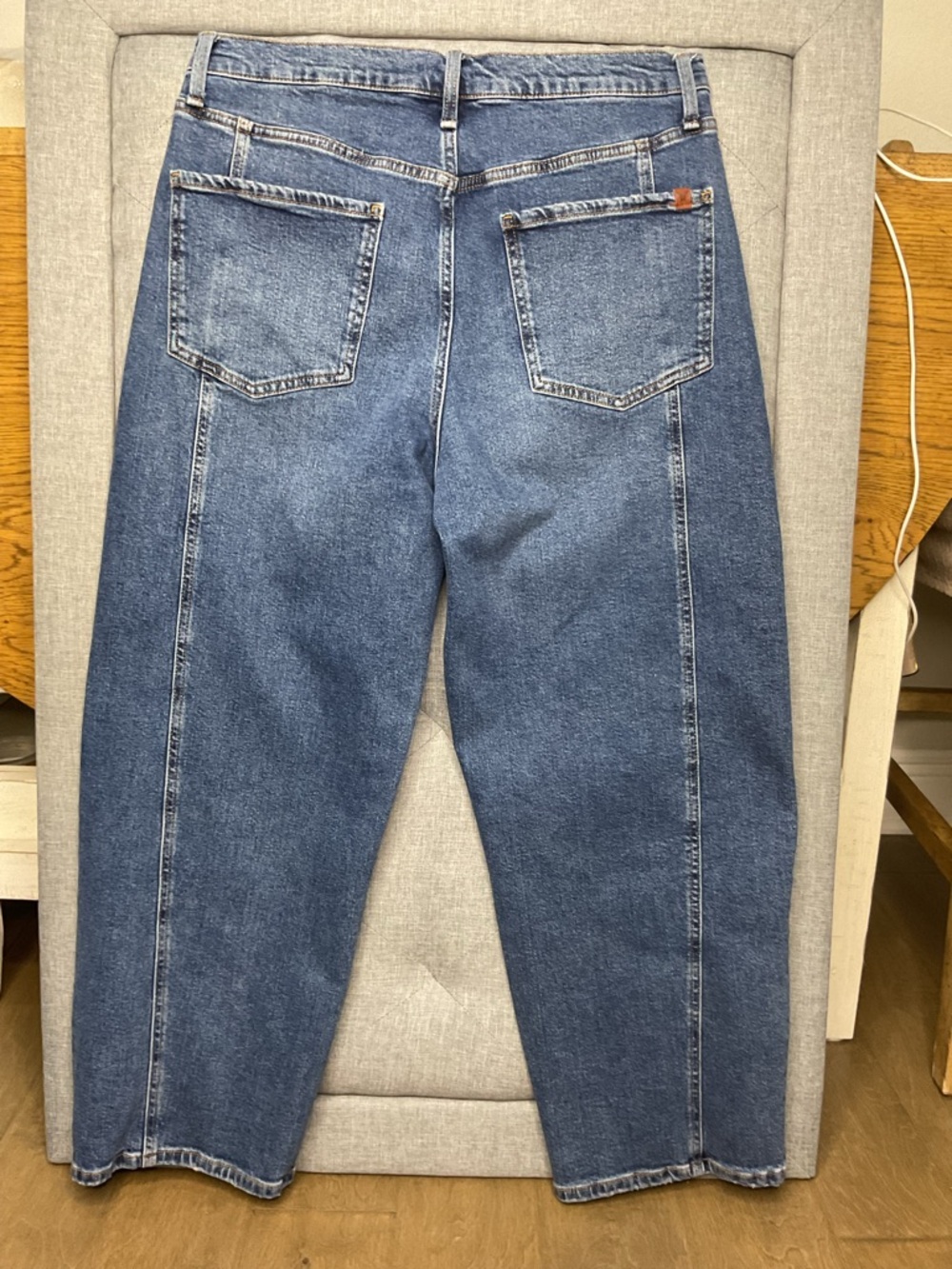 Jessica Simpson Myrtle Barrel Leg Jeans Medium Wash Seam Detail High Rise Sz 10 - Picture 3 of 9